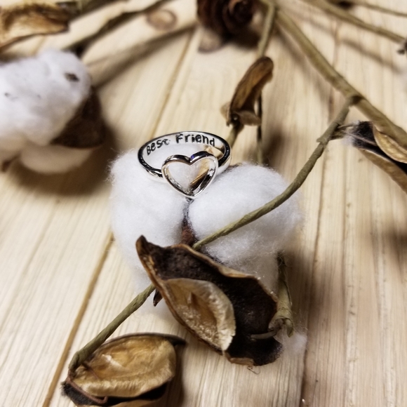 ❤❤Adorable Best Friend Heart Ring in SILVER ❤❤ - Picture 9 of 10